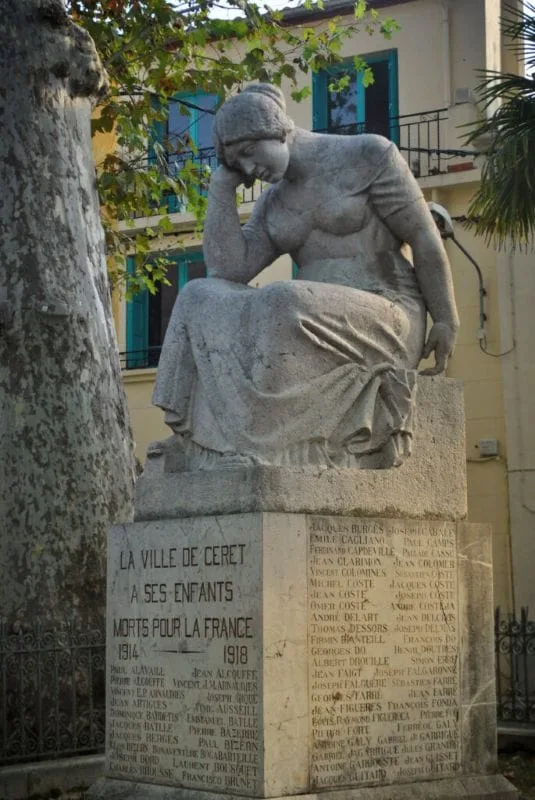Monument aux morts Ceret proche d'Amélie les bains
