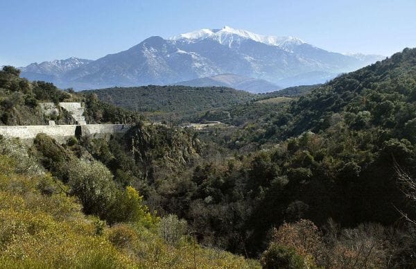 Panorama du Vallespir avec vue sur le canigou et les paysages naturels autour du camping Aloha à Amélie-les-Bains
